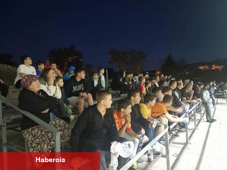 Yenimuhacır'da gençlik halı sahada buluştu