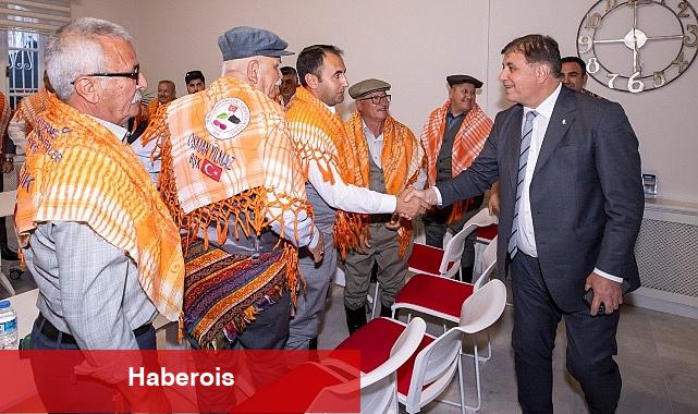 Yörüklerden Başkan Tugay'a renkli ziyaret - Haberois Yörüklerden Başkan Tugay'a renkli ziyaret