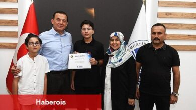 Başkan Abdullah Özyiğit, YKS ve LGS'de dereceye giren öğrencileri ödüllendirdi