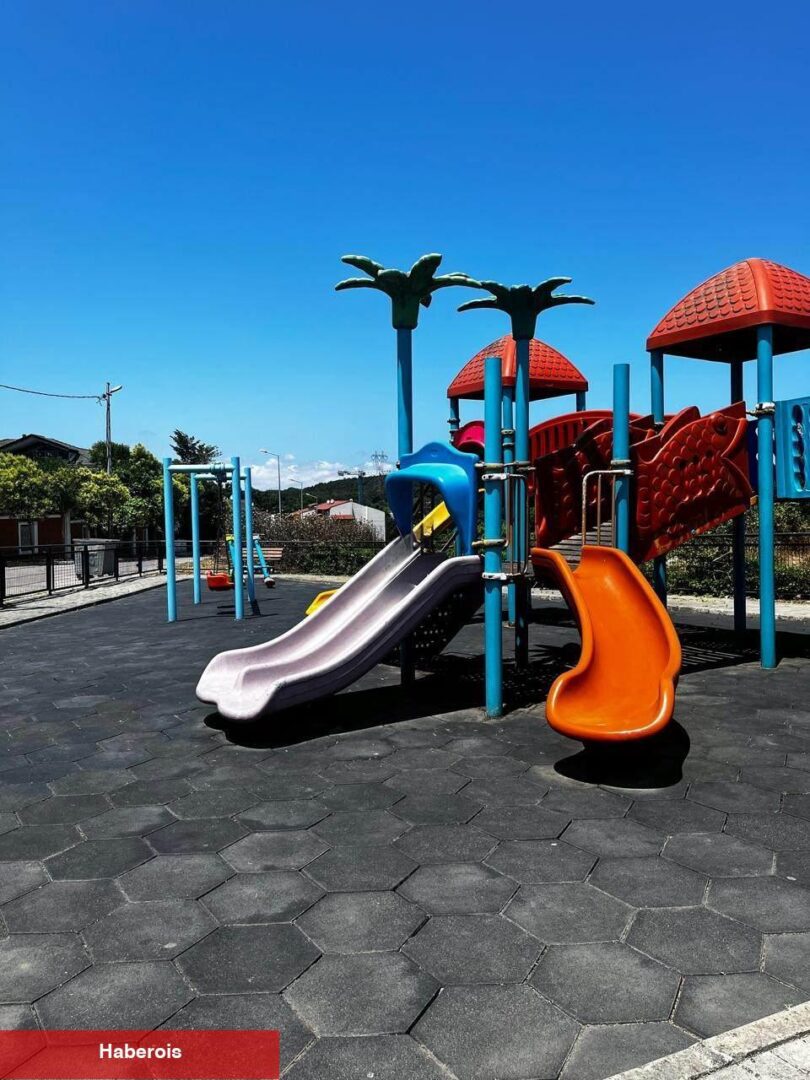 Çocuk parkları göründüğü kadar saf değil: Yalnızca temas yeterli!