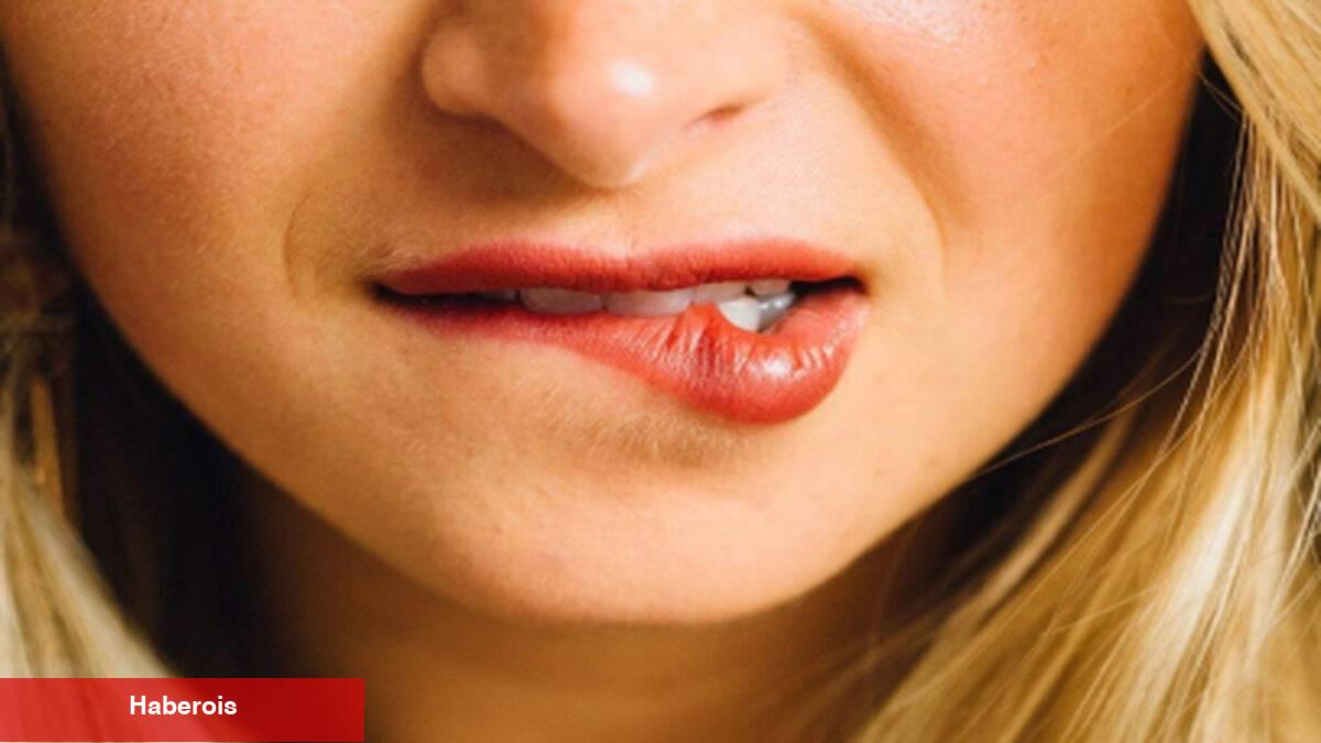 Dudak yeme alışkanlığına elveda: İkna edici 5 tesirli yöntem! - Haberois Dudak yeme alışkanlığına elveda: İkna edici 5 tesirli yöntem!