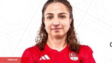 Emine Seçkin madalya için Paris'te