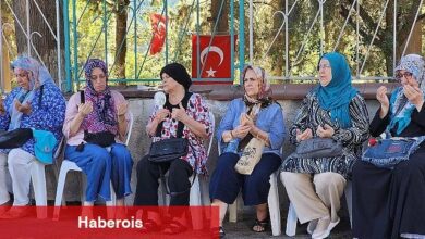 Gölcük Belediyesi, merkez üssü Gölcük olan 17 Ağustos Depreminin 25. yılında deprem şehitleri için mezarları başında anma töreni düzenledi