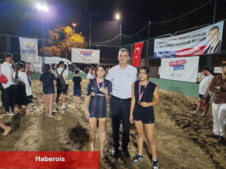 Gölcük plaj voleybolunu çok sevdi