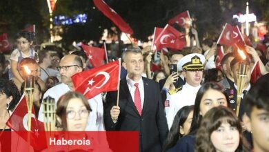Gölcük'te 30 Ağustos Zafer Bayramı'nın 102. yıl dönümü, düzenlenen törende coşku ile kutlandı.