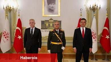 İBB Başkanı Ekrem İmamoğlu, 30 Ağustos Zafer Bayramı'nın 102'inci yıl kutlamaları için düzenlenen resmi törenlere katıldı.