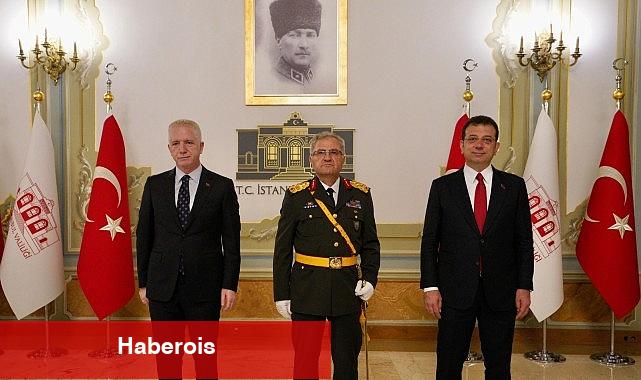 İBB Başkanı Ekrem İmamoğlu, 30 Ağustos Zafer Bayramı'nın 102'inci yıl kutlamaları için düzenlenen resmi törenlere katıldı. - Haberois İBB Başkanı Ekrem İmamoğlu, 30 Ağustos Zafer Bayramı'nın 102'inci yıl kutlamaları için düzenlenen resmi törenlere katıldı.
