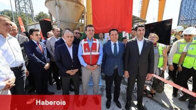 İBB Başkanı Ekrem İmamoğlu, Mahmutbey-Bahçeşehir-Esenyurt Metro Hattı'nda çalışan emekçilerle bir araya gelerek, TBM cihazının ilerlemesine tanıklık etti