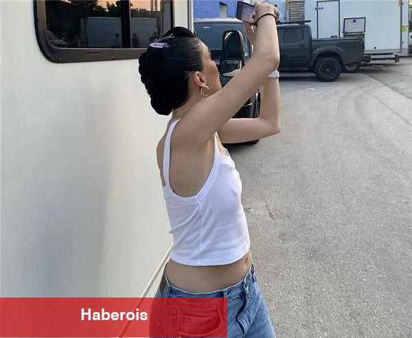 İnci Taneleri dizisinin Dilber'i Hazar Ergüçlü sütyeni çıkardı, sere serpe uzandı - Haberois İnci Taneleri dizisinin Dilber'i Hazar Ergüçlü sütyeni çıkardı, sere serpe uzandı