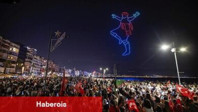 İzmir'de 30 Ağustos coşkusu dron gösterisi ile taçlandı 500 dron Körfez'de görsel şölen yaşattı