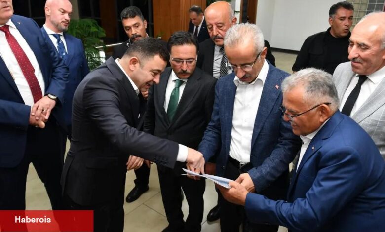 Kayseri OSB Başkanı Yalçın, Bakan Uraloğlu’na sanayicinin taleplerini içeren dosya sundu