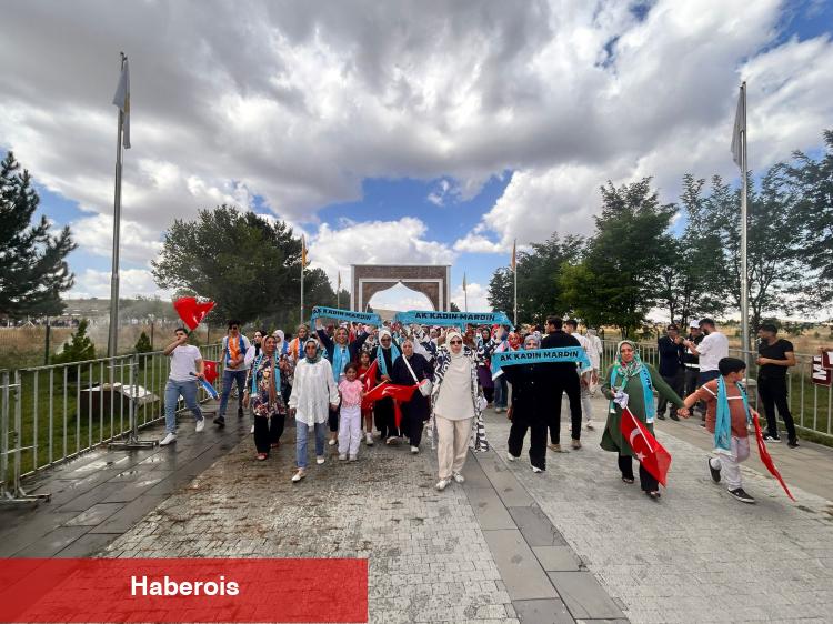 Mardinli  AK Kadınlar Malazgirt'te gövde gösterisinde bulundu 