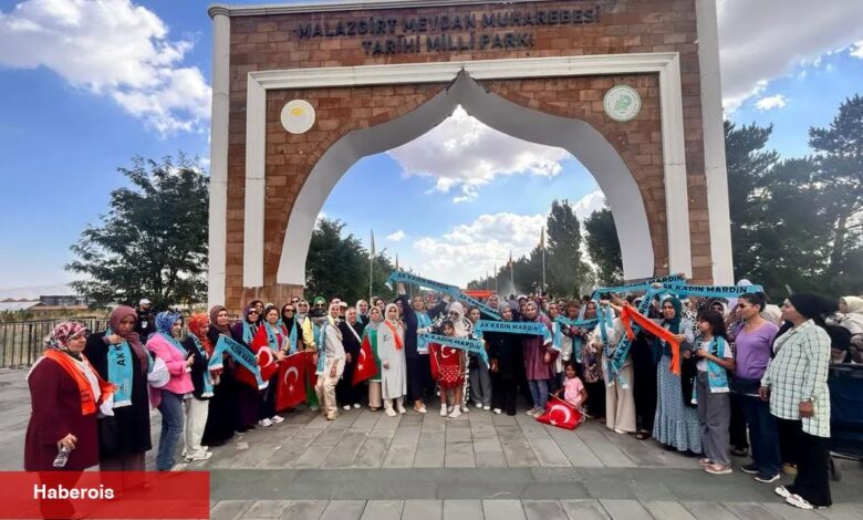 Mardinli AK Kadınlar Malazgirt'te gövde gösterisinde bulundu - Haberois Mardinli AK Kadınlar Malazgirt'te gövde gösterisinde bulundu