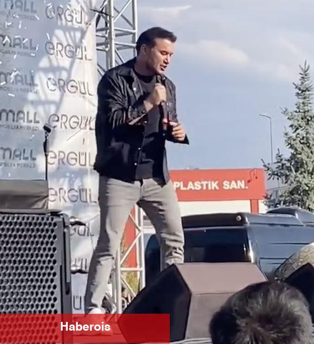 Mustafa Ceceli'nin konser usulü olay oldu! "Bu ne saygısızlık?"
