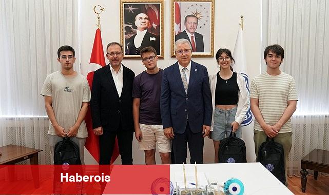 Rektör Prof. Dr. Budak EÜ'yü dereceyle kazanan öğrencileri ağırladı - Haberois Rektör Prof. Dr. Budak EÜ'yü dereceyle kazanan öğrencileri ağırladı