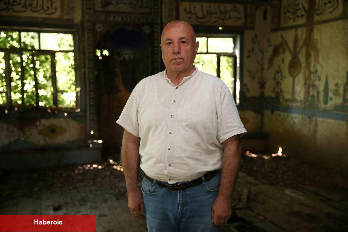 Sarmaşıkların ortasında kalan asırlık cami! Mütevazi yapısı dikkat çekiyor