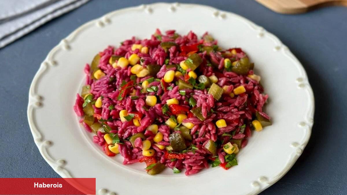 Yaz sofralarınıza renk katacak şalgamlı şehriye salatası!