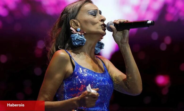 Yıldız Tilbe hayranlarıyla açık havada buluştu - Haberois Yıldız Tilbe hayranlarıyla açık havada buluştu