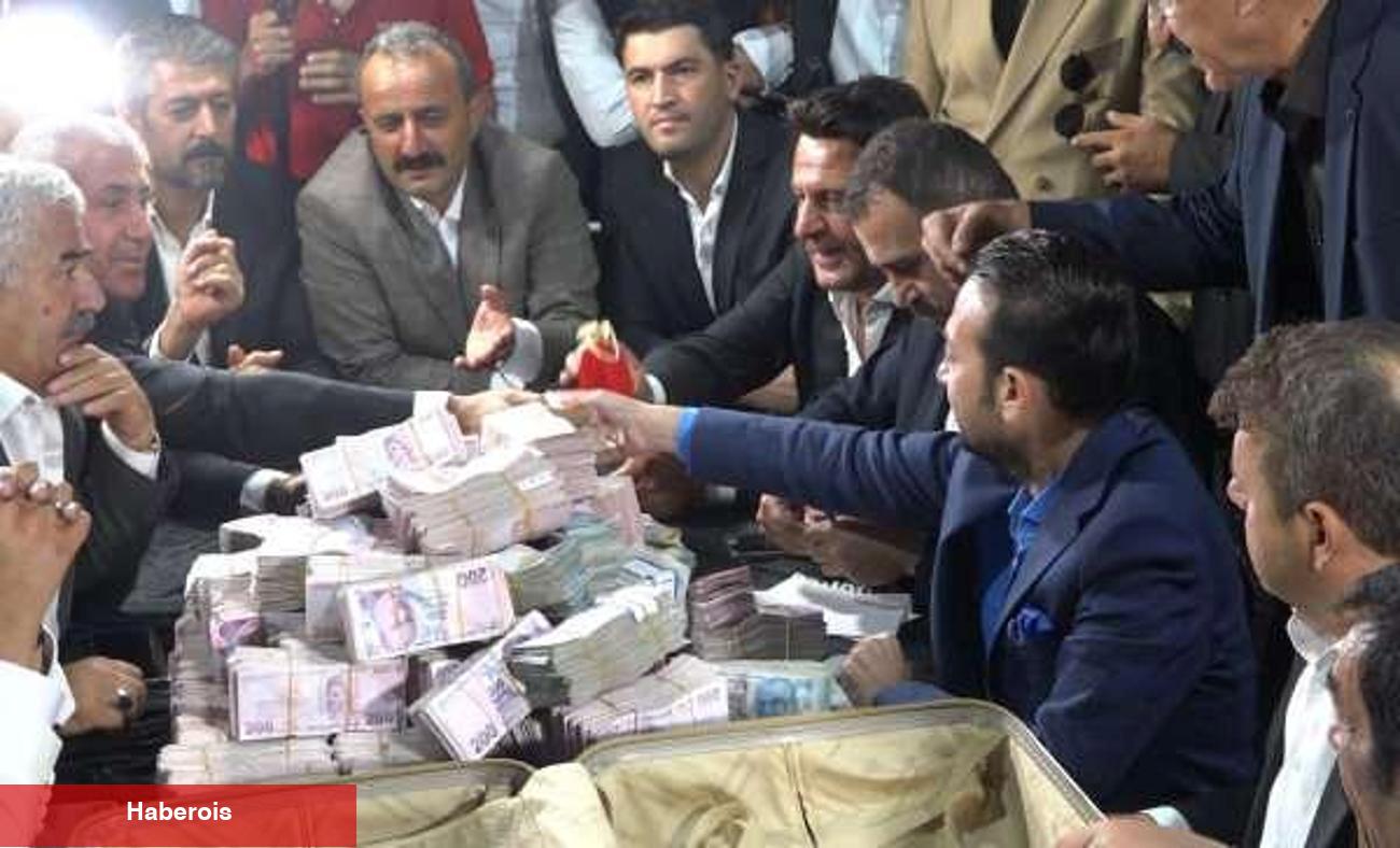 Aşiret düğününde takı merasimi dudak uçuklattı! Tam 20 kişi sayım yaptı