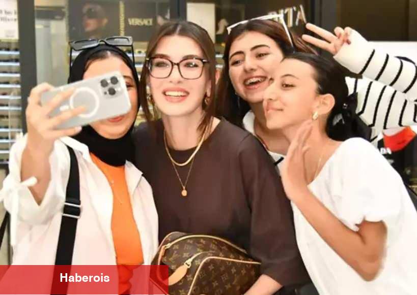 Aslıhan Güner'in gözleri lens mi? Merak edilen soruya karşılık verdi