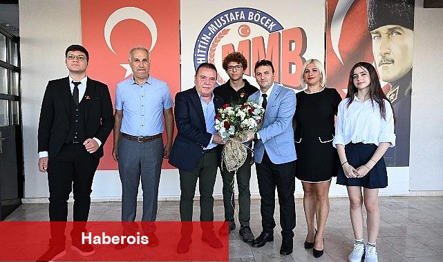 Başkan Muhittin Böcek yeni eğitim-öğretim yılı açılışında öğrencileri yalnız bırakmadı - Haberois Başkan Muhittin Böcek yeni eğitim-öğretim yılı açılışında öğrencileri yalnız bırakmadı