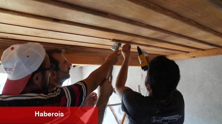 Bursa Gürsu'da Başkan Işık kütüphane inşaatında çalışıyor! Hem denetledi, hem çalıştı