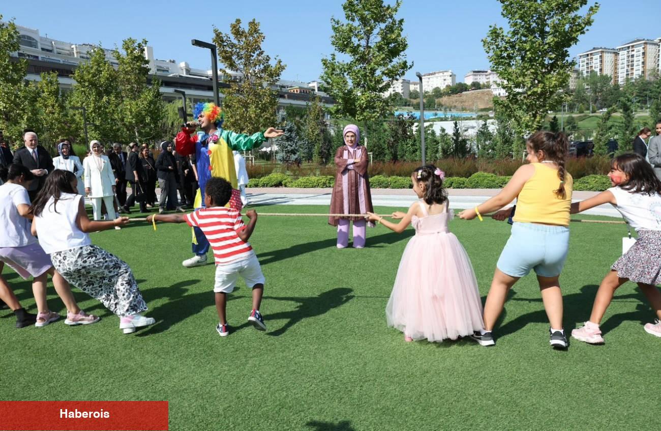 Emine Erdoğan esirgeyici aileler ve çocuklarıyla buluştu