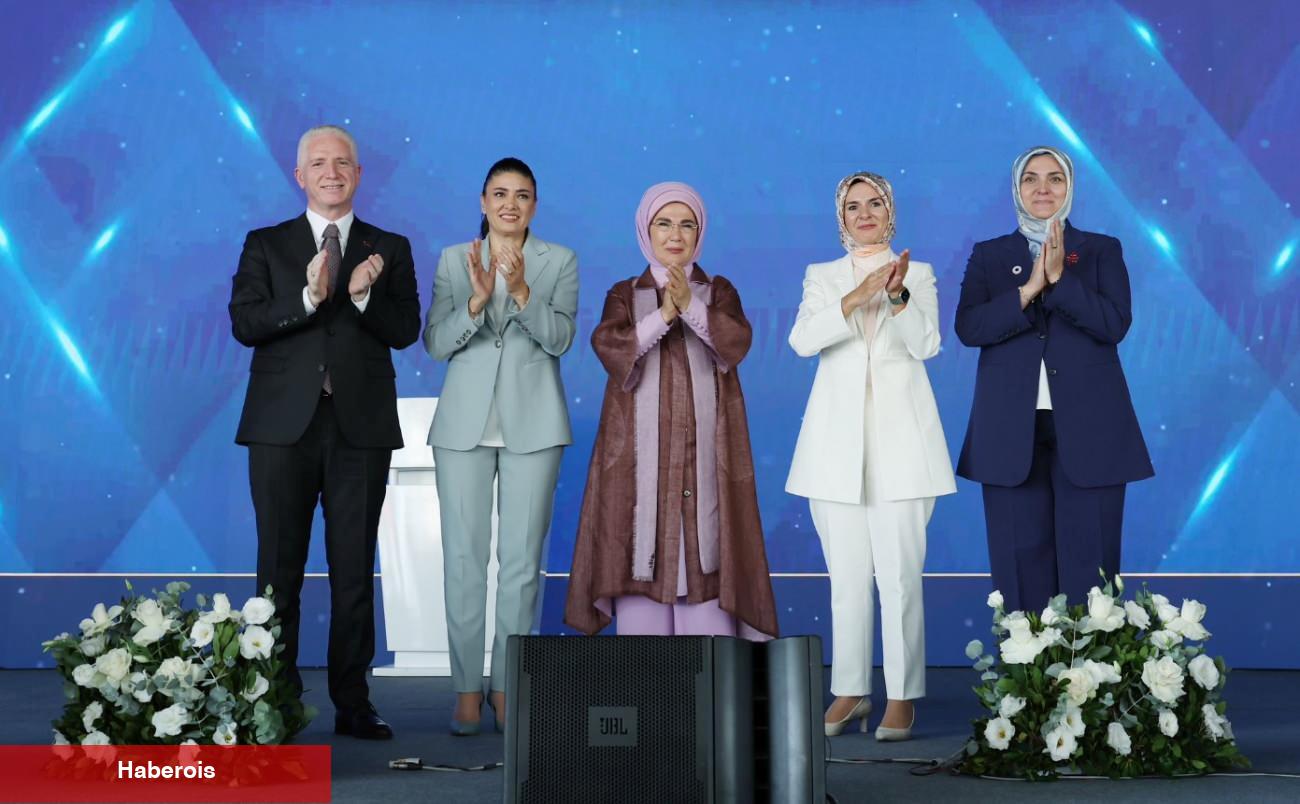 Emine Erdoğan esirgeyici aileler ve çocuklarıyla buluştu