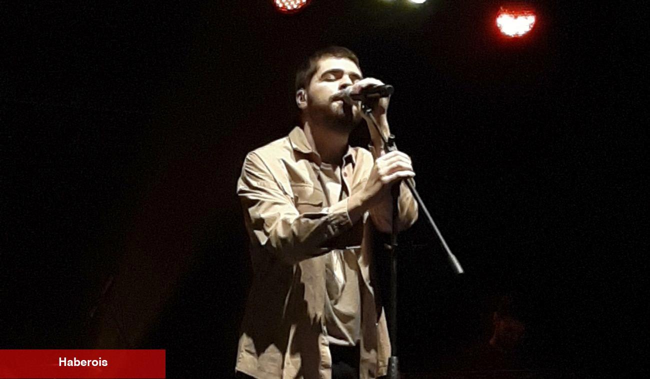 Emircan İğrek konsere megafonla çıkıp müzik söyledi! Açıklama sonrası sahneyi terk etti