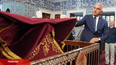 Hatice Turhan Valide Sultan Türbesi'ne Bakan Ersoy'dan ziyaret