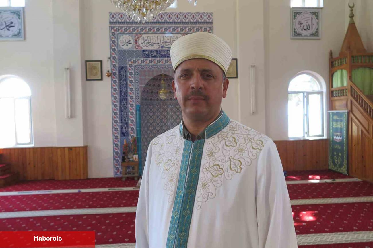İmam, mescitte oluşturduğu ikram köşesi ile çocukları sevindiriyor!