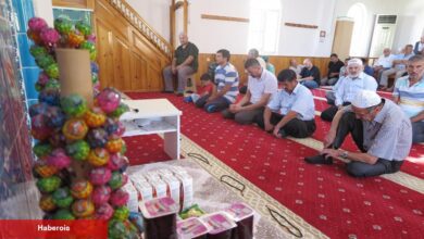 İmam, mescitte oluşturduğu ikram köşesi ile çocukları sevindiriyor!