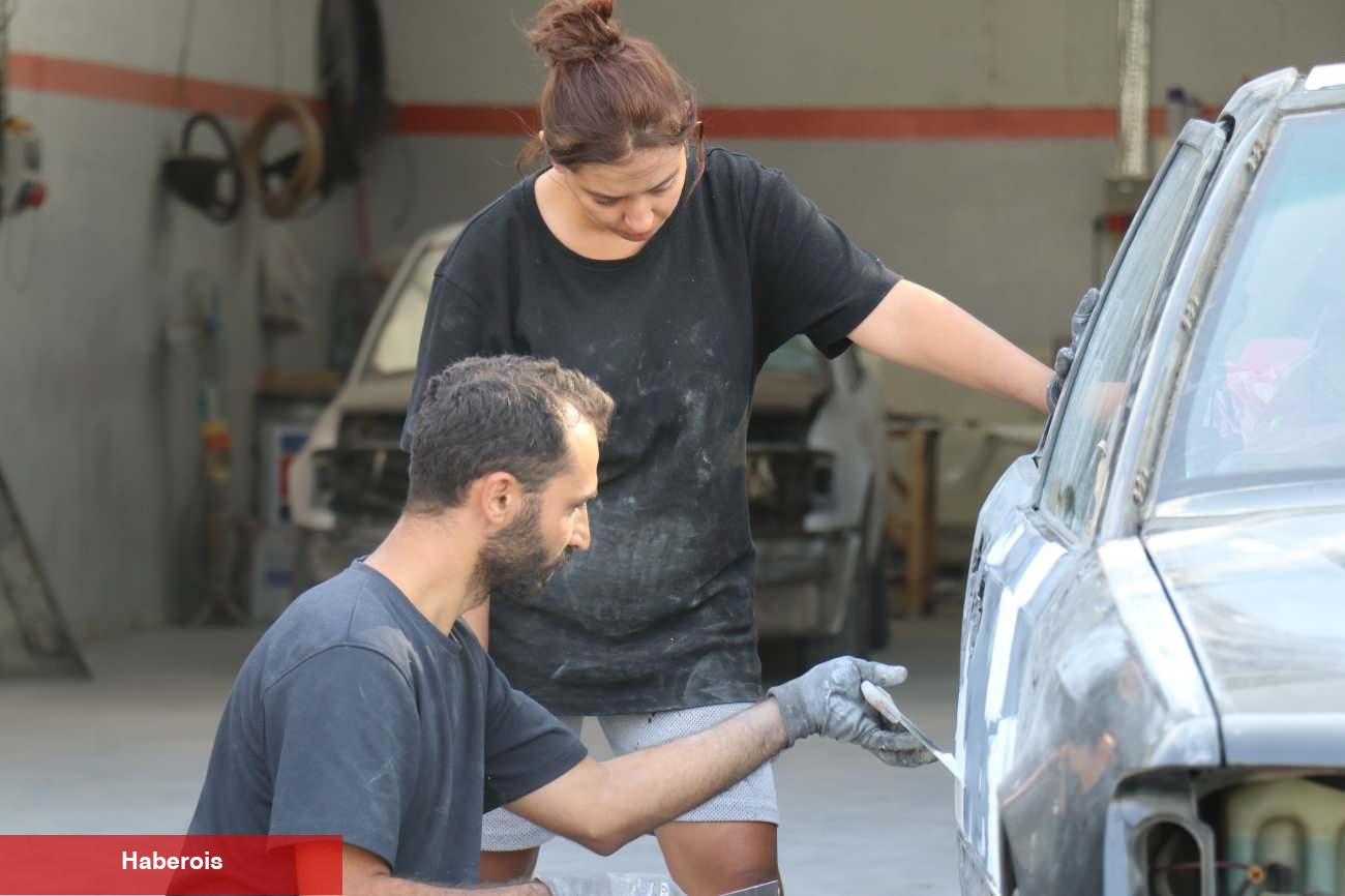 Kaporta tamirine giden bayan usta görüyor! Sarsıntıdan sonra bu mesleği öğrendi