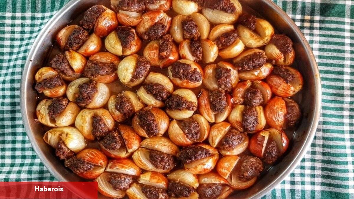 Közlenmiş soğan ve kıymanın fevkalade buluşması: Soğan kebabı - Haberois Közlenmiş soğan ve kıymanın fevkalade buluşması: Soğan kebabı