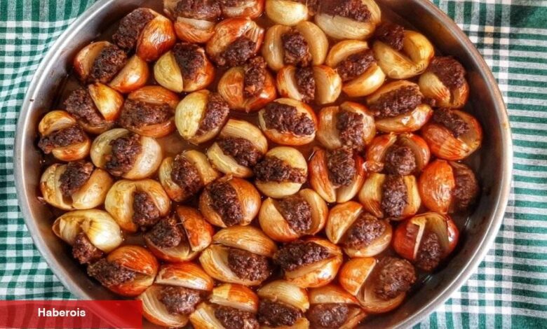 Közlenmiş soğan ve kıymanın fevkalade buluşması: Soğan kebabı - Haberois Közlenmiş soğan ve kıymanın fevkalade buluşması: Soğan kebabı