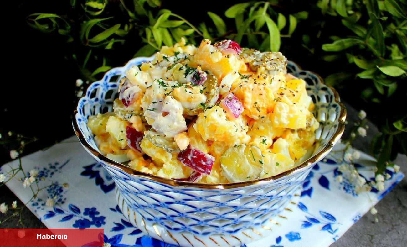 Meğerse patates salatasının en lezzetli haliymiş! Yedikçe yediren bavyera yolu patates salatası