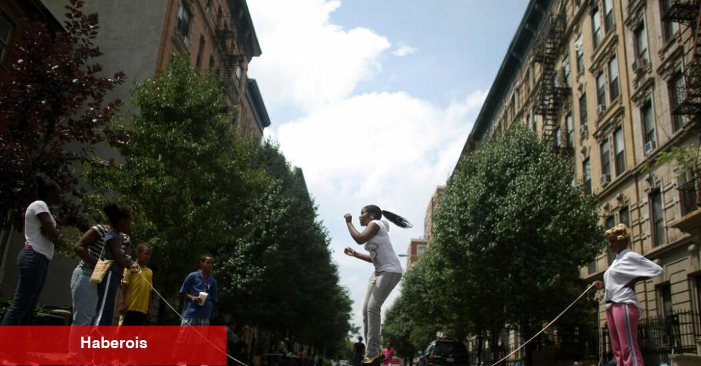 New York'ta Okullar Tatil İçin Yolları Geri Alıyor
