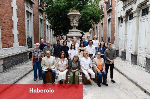 Onlarca Sanatçının Yaşadığı ve Çalıştığı Bir Meksika Şehri Apartman Kompleksi - Haberois Onlarca Sanatçının Yaşadığı ve Çalıştığı Bir Meksika Şehri Apartman Kompleksi
