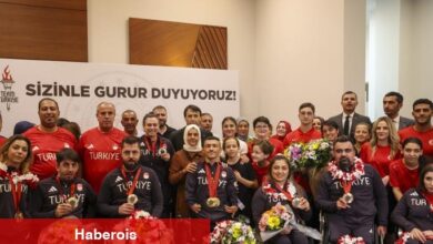 Paralimpik Oyunları'nda "tarih yazan" sportmenler Türkiye'ye döndü
