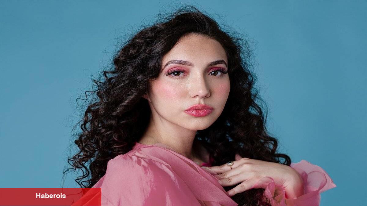 Pespembe makyaj trendi: Coquette
