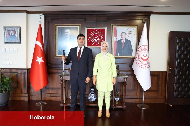 Türkiye'nin ilk görme engelli hakim yardımcısı görevde