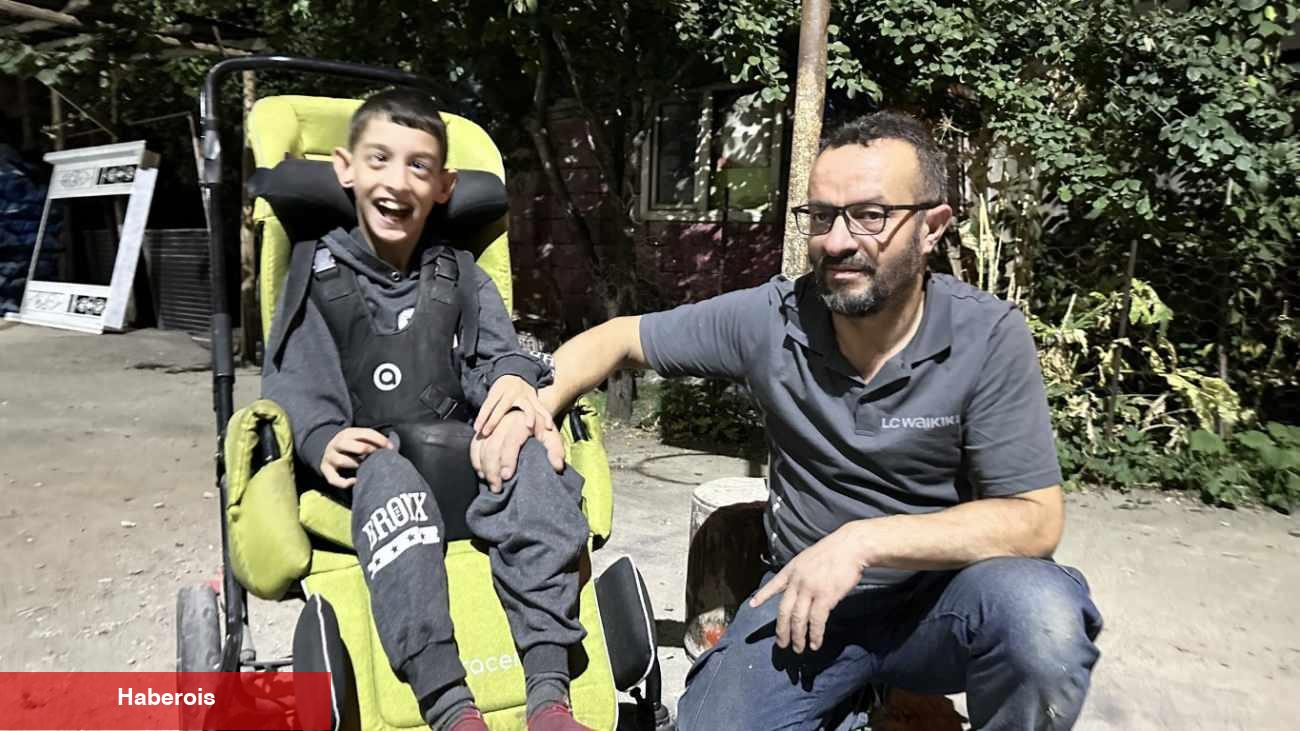 Yaptığı ayakta durma sehpasıyla oğlunu mahalle mahalle gezdiriyor! "Onun bir gülüşü için..."
