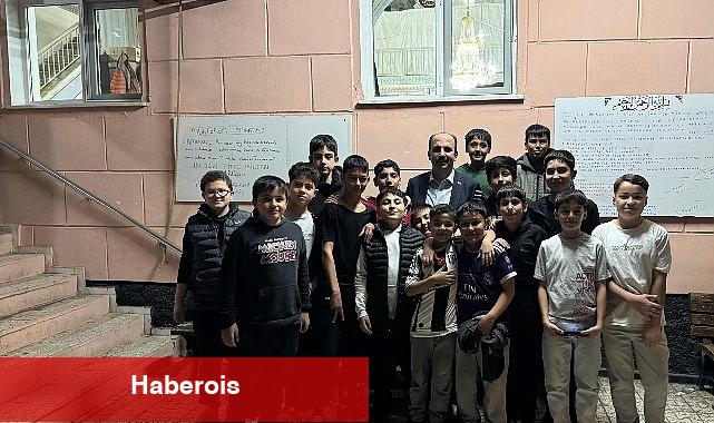 Başkan Altay, Teravih Sonrası Gençlerle Sohbet Etti, Esnafların Çay Davetine Katıldı