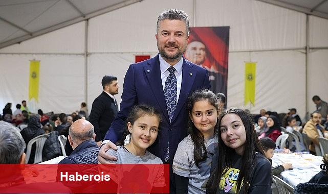 Başkan Görkem Duman, Kadir Gecesi'nde vatandaşlarla aynı sofrada buluştu - Haberois Başkan Görkem Duman, Kadir Gecesi'nde vatandaşlarla aynı sofrada buluştu