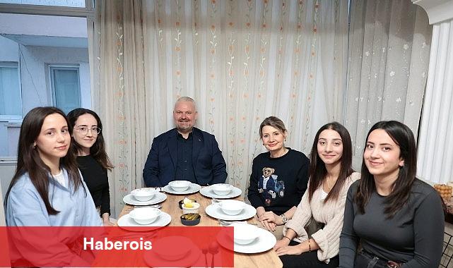 Başkan Pehlivan, öğrencilerin iftar sofrasına konuk oldu - Haberois Başkan Pehlivan, öğrencilerin iftar sofrasına konuk oldu