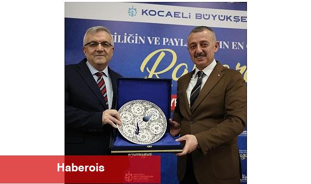 Büyükakın, Fransa dönüşü sağlık çalışanlarıyla iftar yaptı