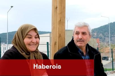 Depremzede aile bayramı yeni evlerinde karşıladı