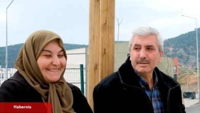 Depremzede aile bayramı yeni evlerinde karşıladı