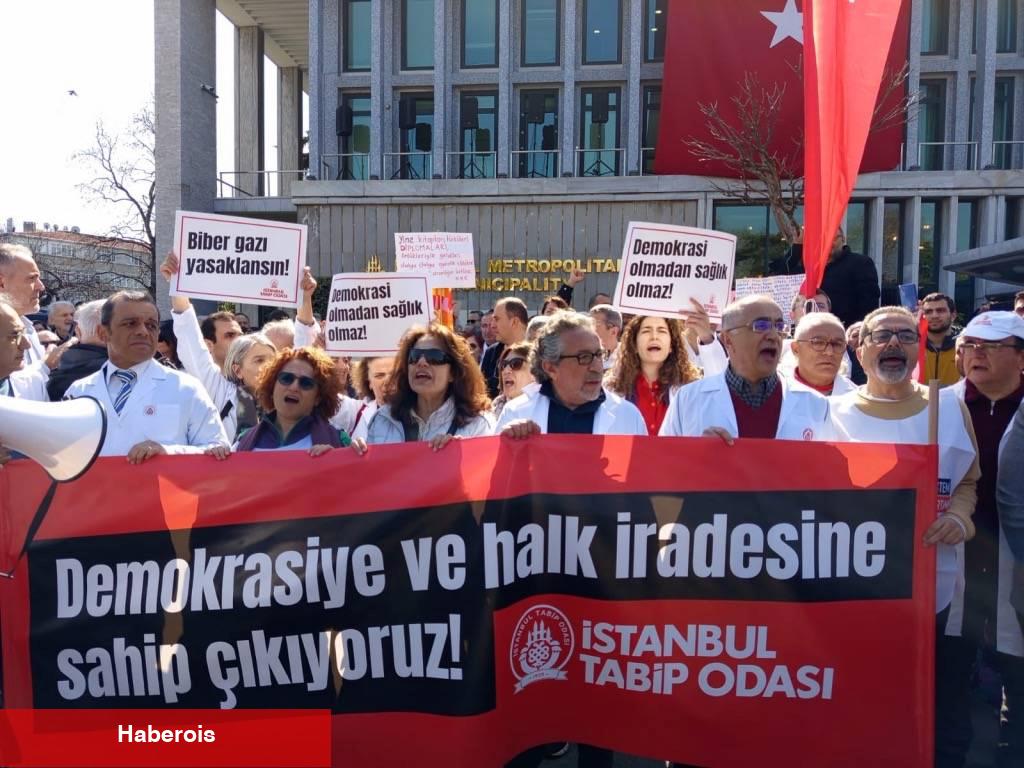 Hekimler ve Sağlık Emekçileri Beyaz Önlükleriyle Saraçhane’ye Yürüdü