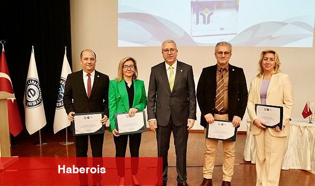 "İnsan Kaynakları Mükemmeliyet Ödülü" Ege Üniversitesine Avrupa'nın kapılarını açacak - Haberois "İnsan Kaynakları Mükemmeliyet Ödülü" Ege Üniversitesine Avrupa'nın kapılarını açacak